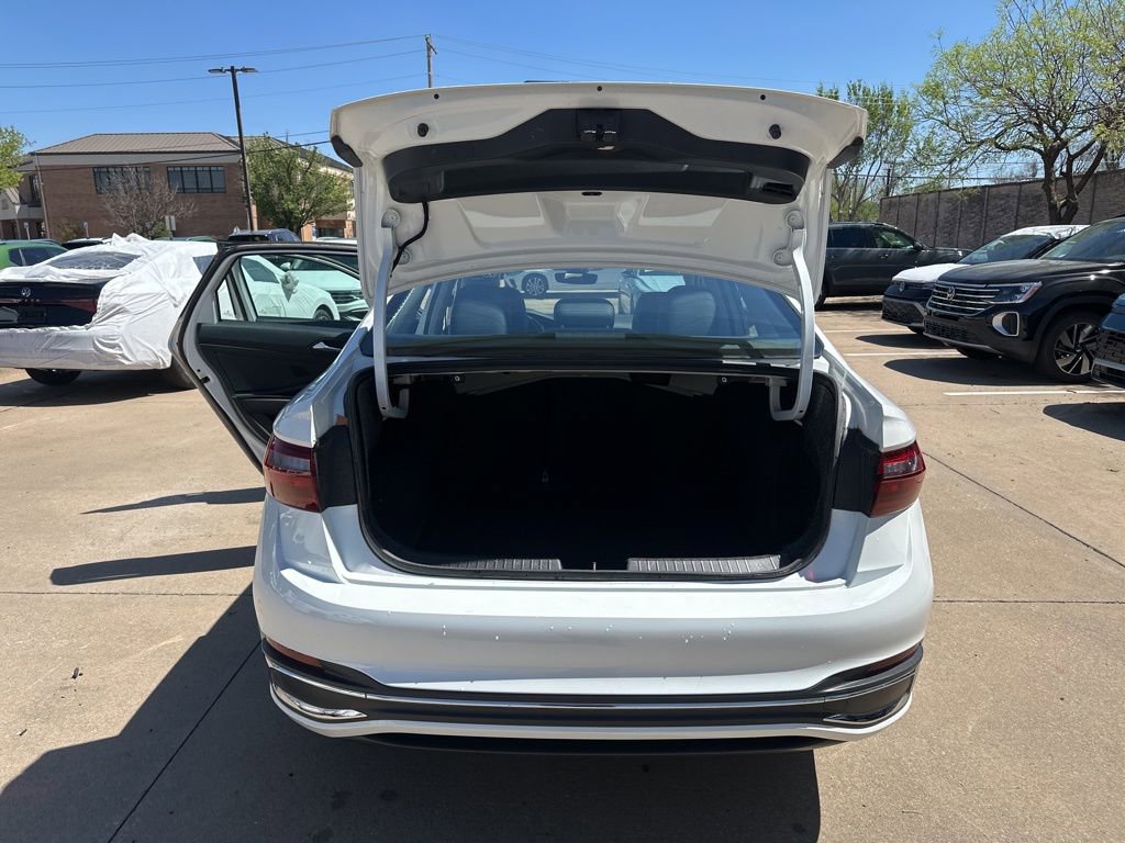 Used 2024 Volkswagen Jetta SEL image 17