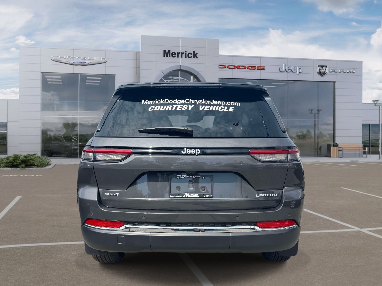 Used 2026 Jeep Grand Cherokee Laredo X AWD/4WD image 7