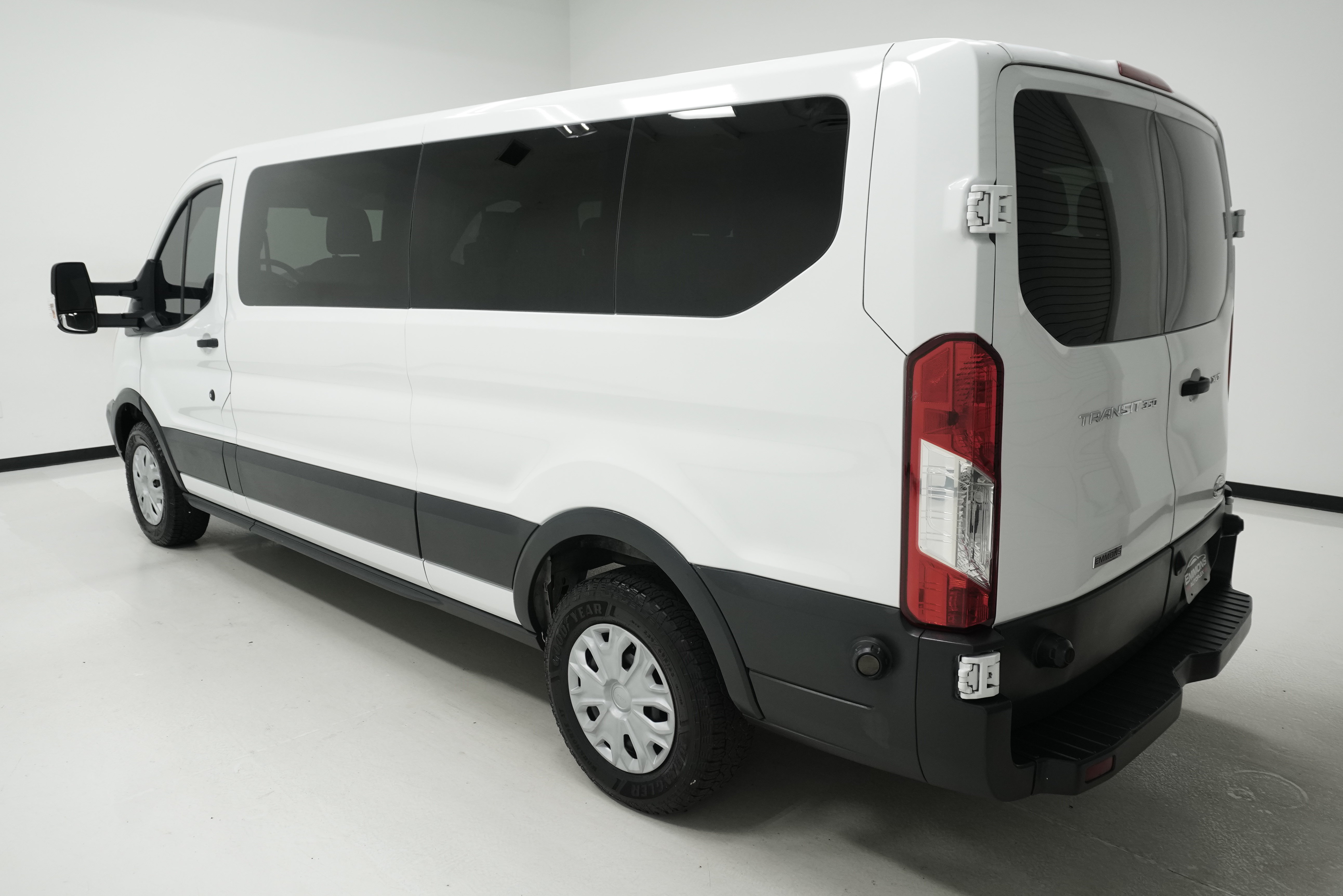 Used 2015 Ford Transit 350 XLT RWD image 4