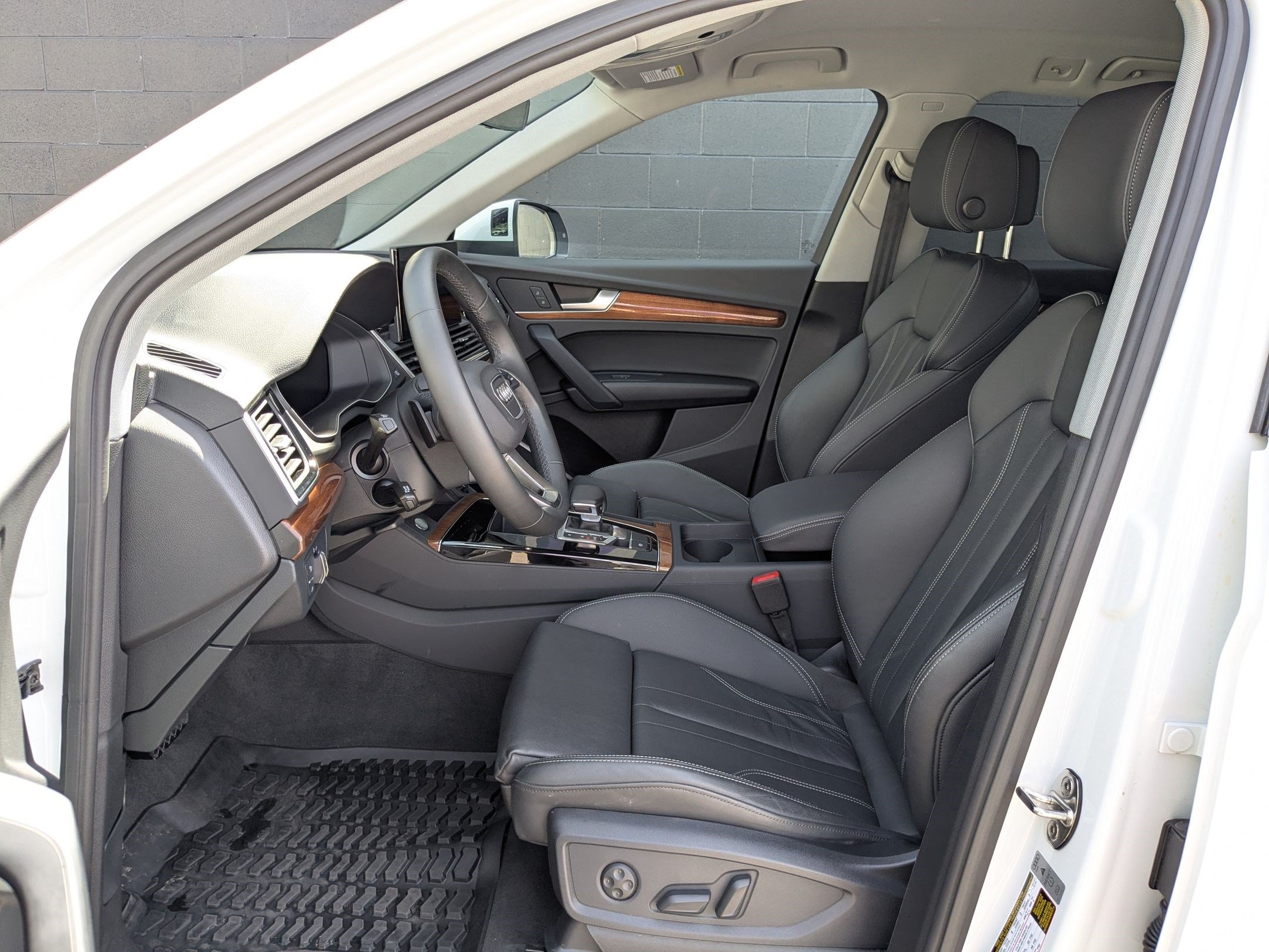 Certified 2024 Audi Q5 e Premium w/ Convenience Package AWD/4WD image 15
