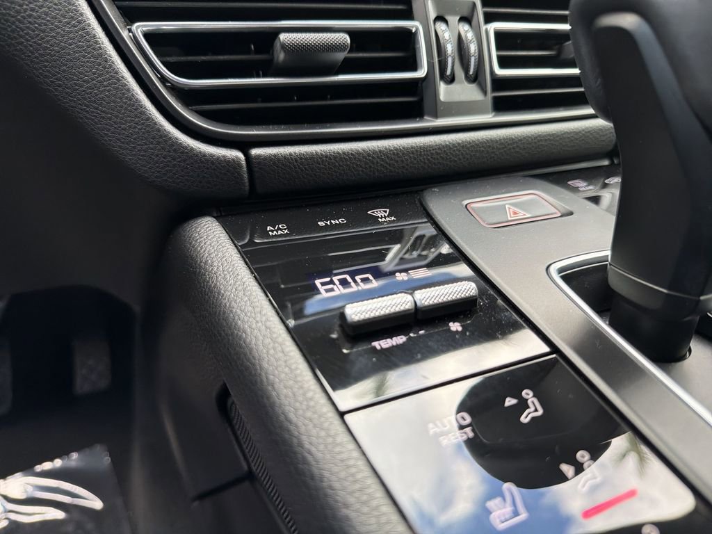 Used 2022 Porsche Macan w/ Premium Package Plus image 23