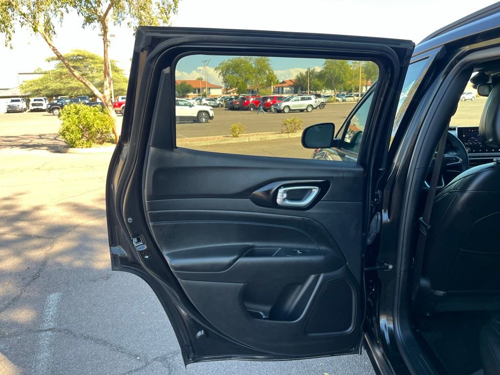 Used 2025 Jeep Compass Latitude w/ Altitude Special Edition image 23