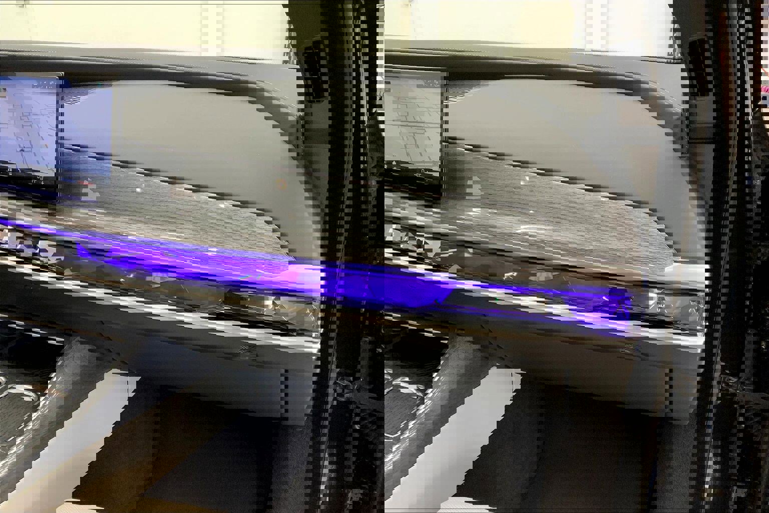 Certified 2024 BMW 750e xDrive w/ Executive Package image 27