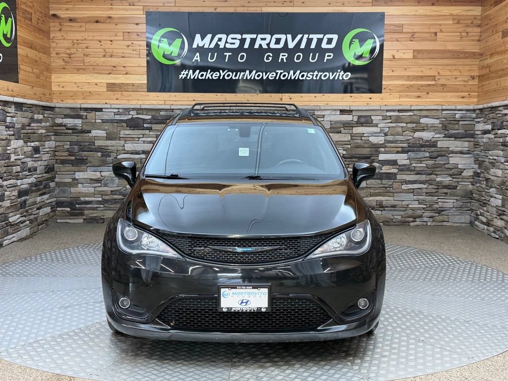 Used 2020 Chrysler Pacifica Touring-L w/ S Appearance Package FWD image 4