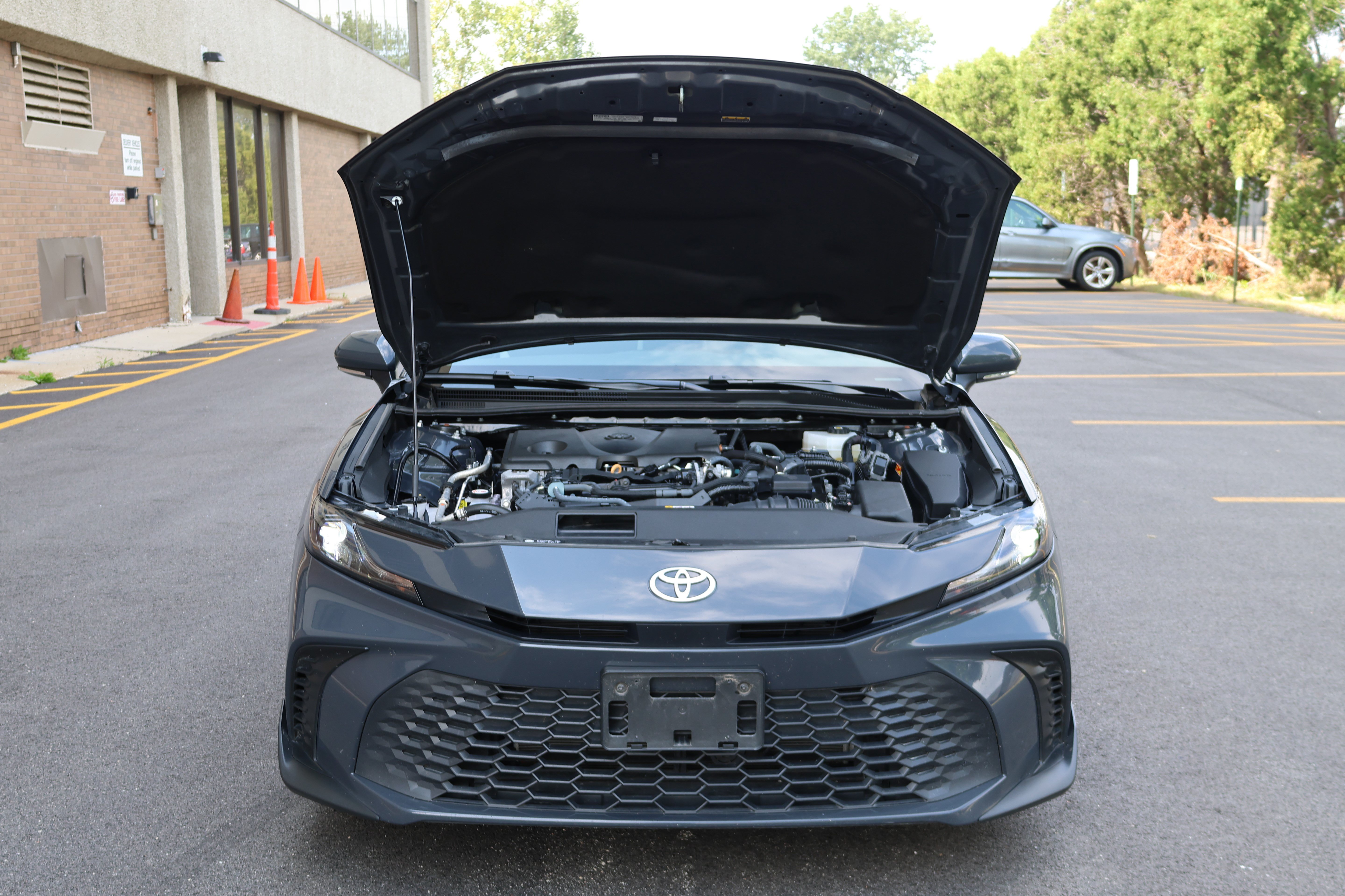 Used 2025 Toyota Camry SE FWD image 12