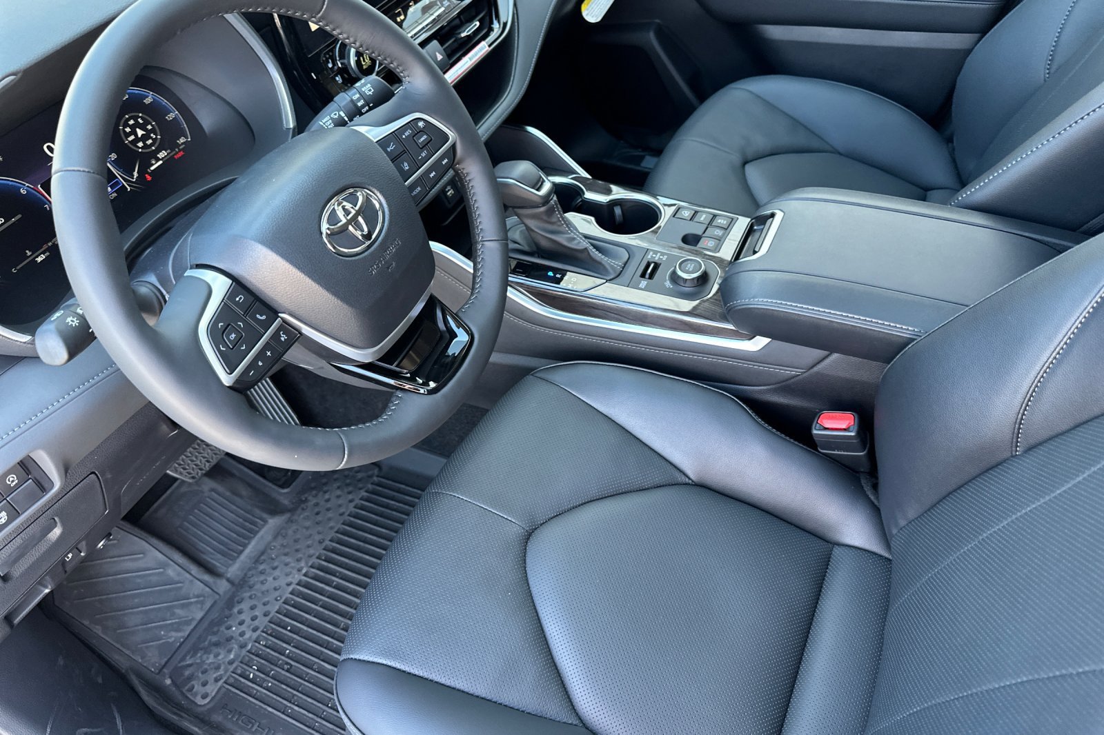 New 2026 Toyota Highlander Limited AWD/4WD image 9