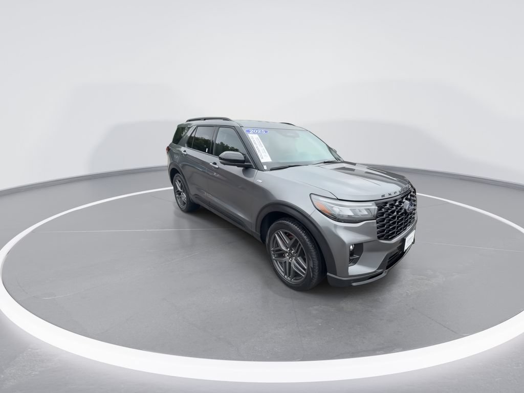 Used 2025 Ford Explorer ST-Line w/ ST-Line Street Pack AWD/4WD image 3