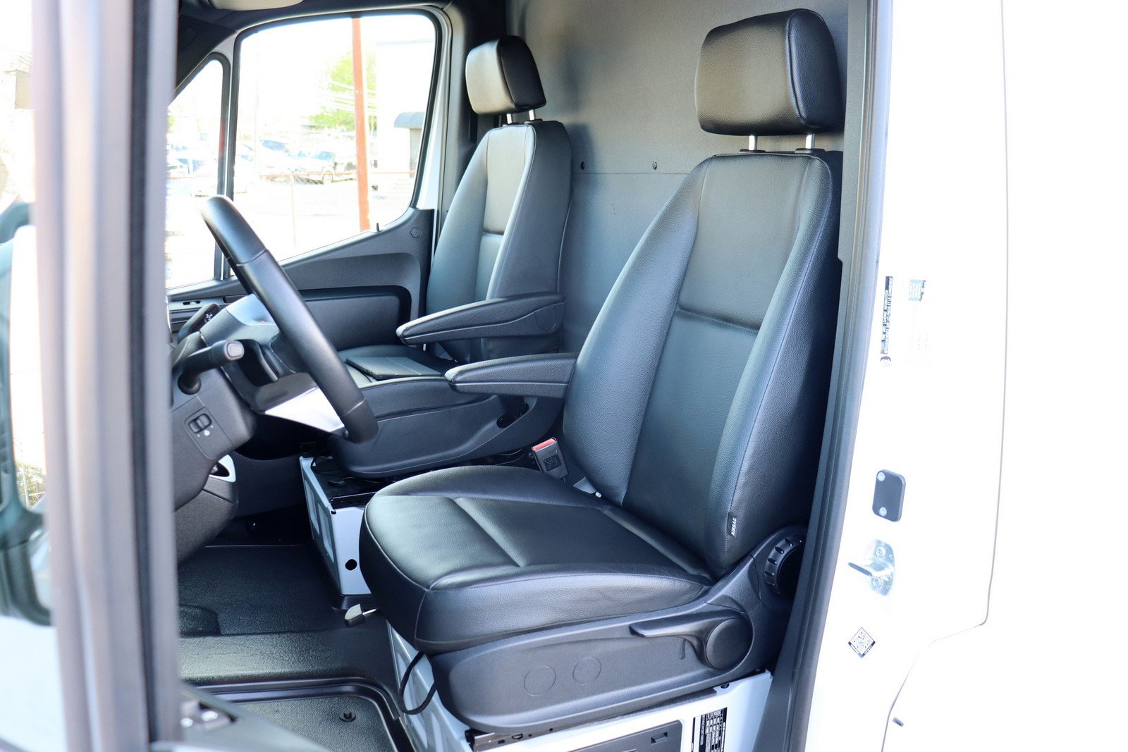 Used 2024 Mercedes-Benz eSprinter 170 Cargo image 11