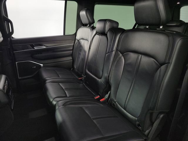 Used 2024 Jeep Wagoneer L Series II w/ Flexible Seating Group AWD/4WD image 17