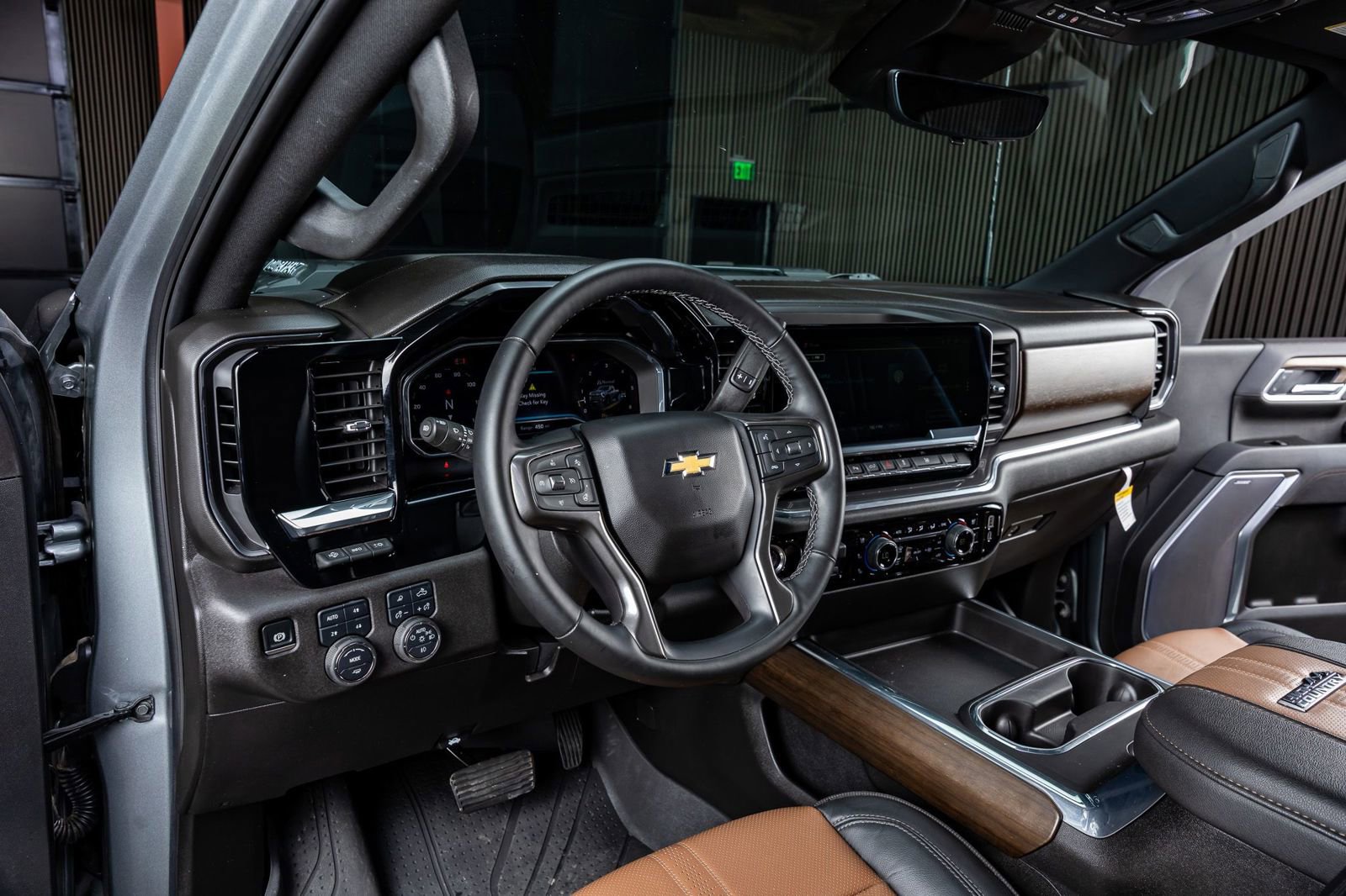 Used 2025 Chevrolet Silverado 2500 High Country w/ Technology Package image 17