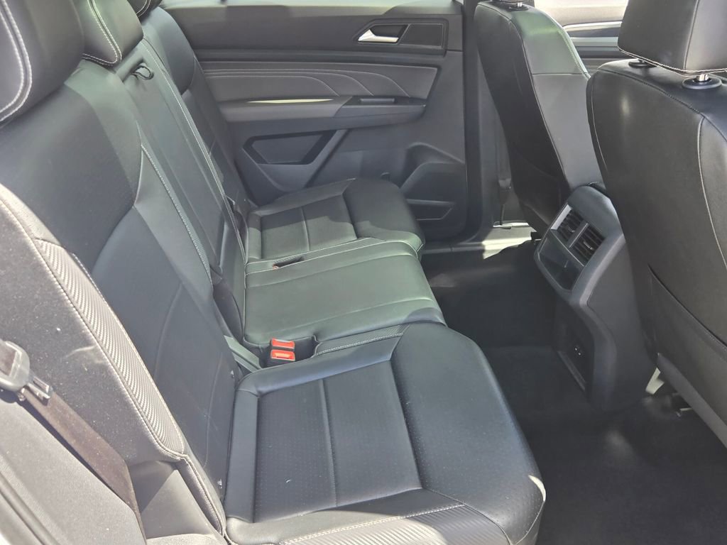 Used 2021 Volkswagen Atlas Cross Sport SE w/ Panoramic Sunroof Package FWD image 16