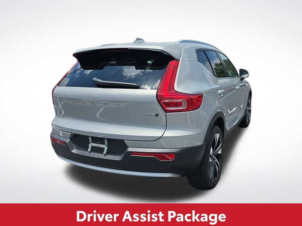 Used 2023 Volvo XC40 B5 Plus w/ Driver Assist Package AWD/4WD image 7