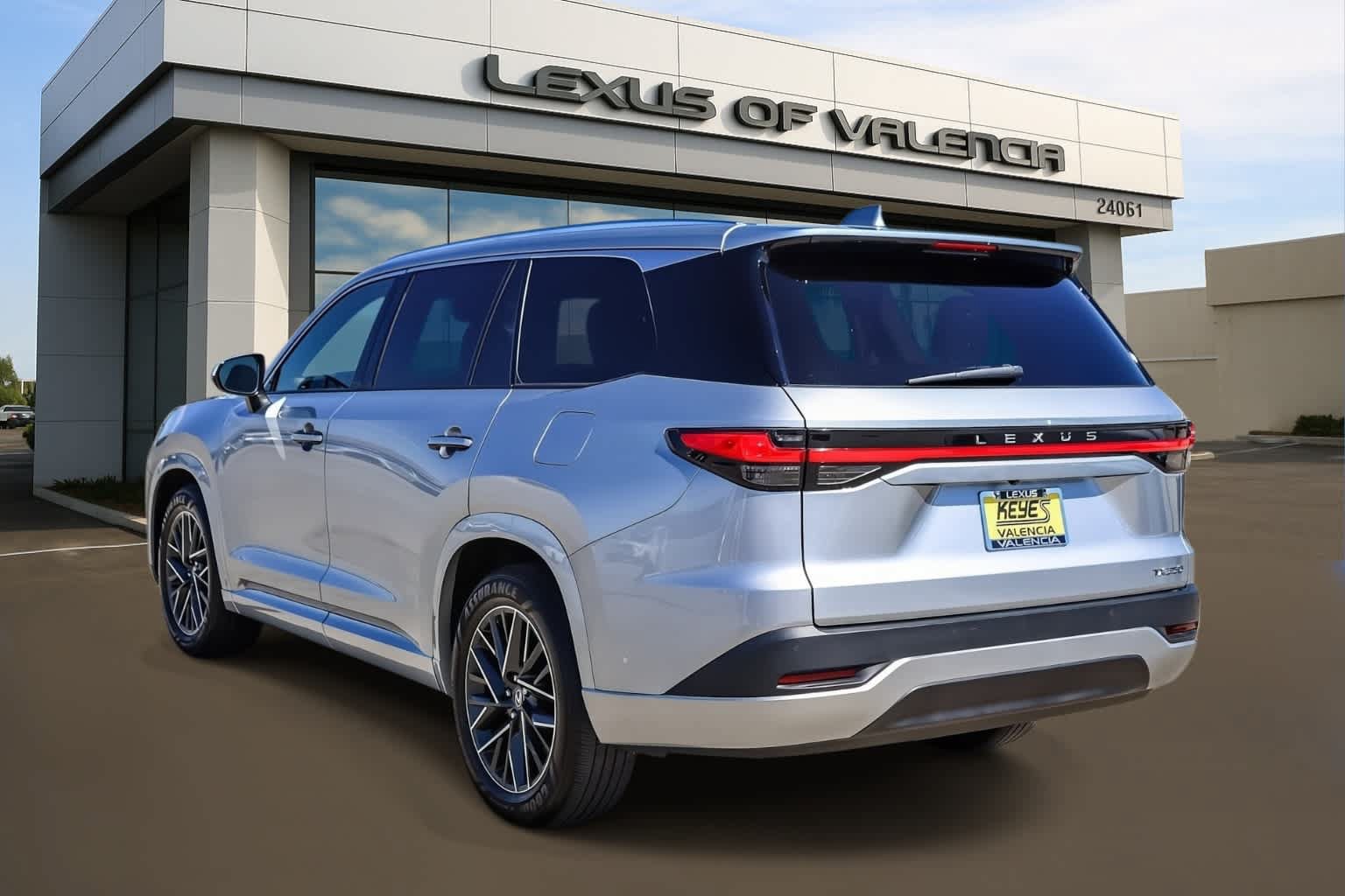 Used 2025 Lexus TX 350 FWD w/ Technology Package image 2