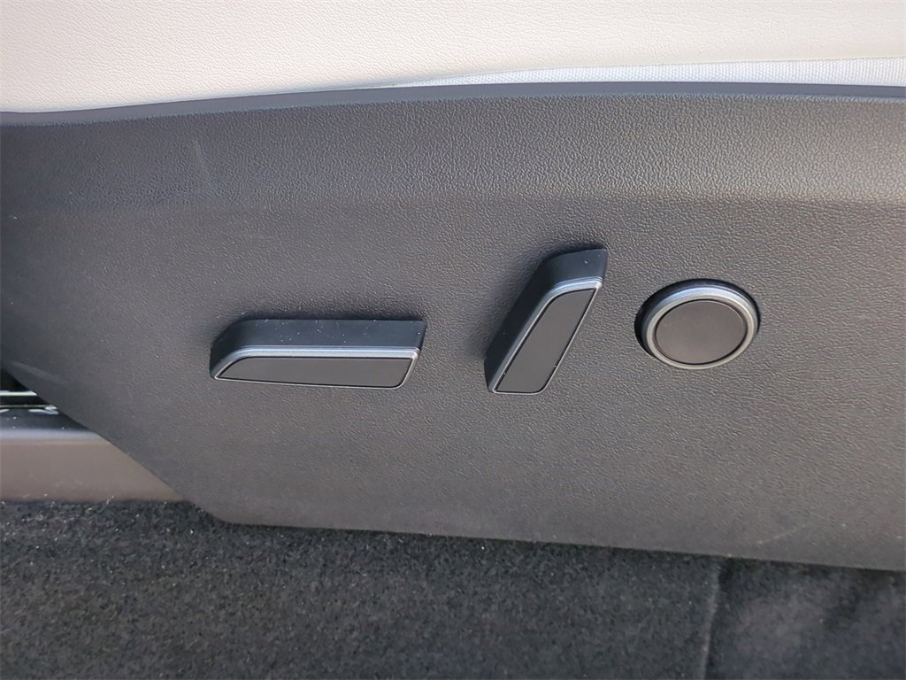 Used 2023 Tesla Model Y Performance image 21