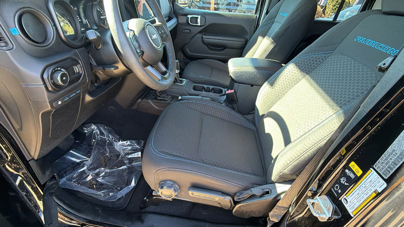 Used 2025 Jeep Wrangler Unlimited Rubicon 4xe w/ Convenience Group image 16