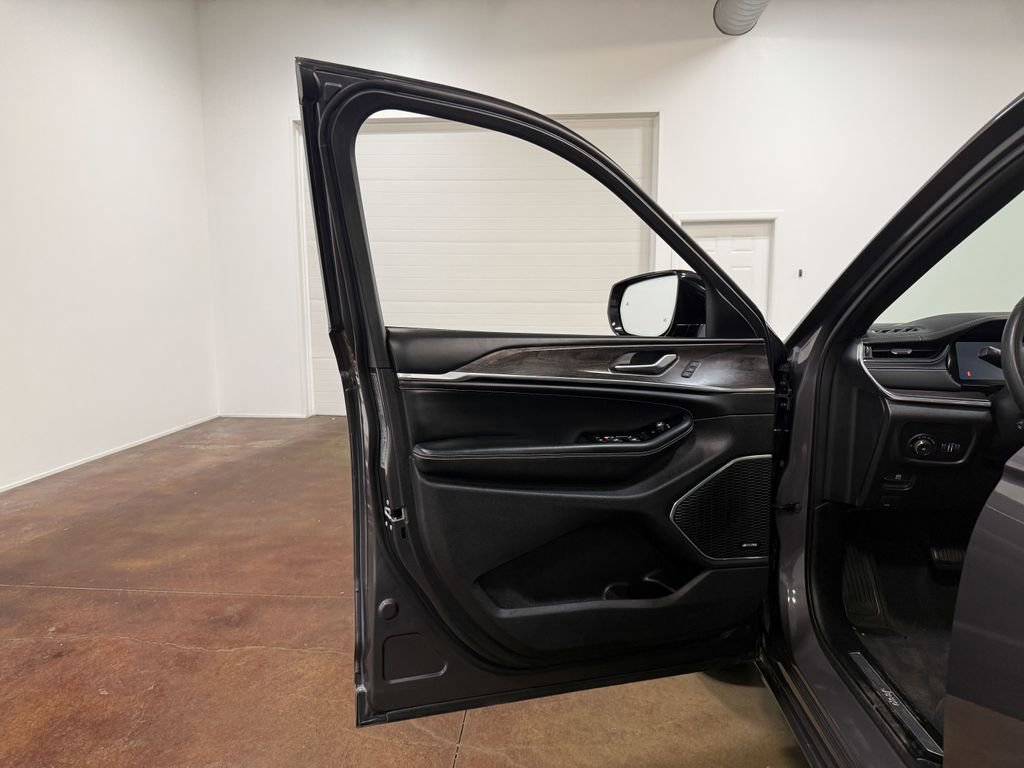 Used 2024 Jeep Grand Cherokee Overland AWD/4WD image 55