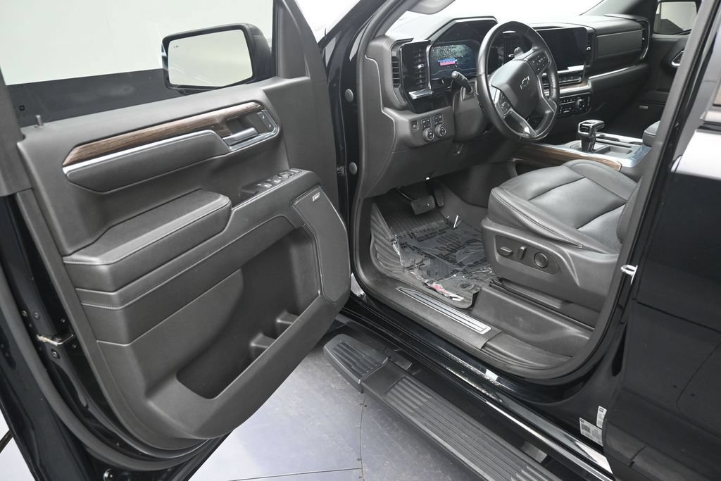 Used 2023 Chevrolet Silverado 1500 LT Trail Boss w/ LT Trail Boss Premium Package AWD/4WD image 10