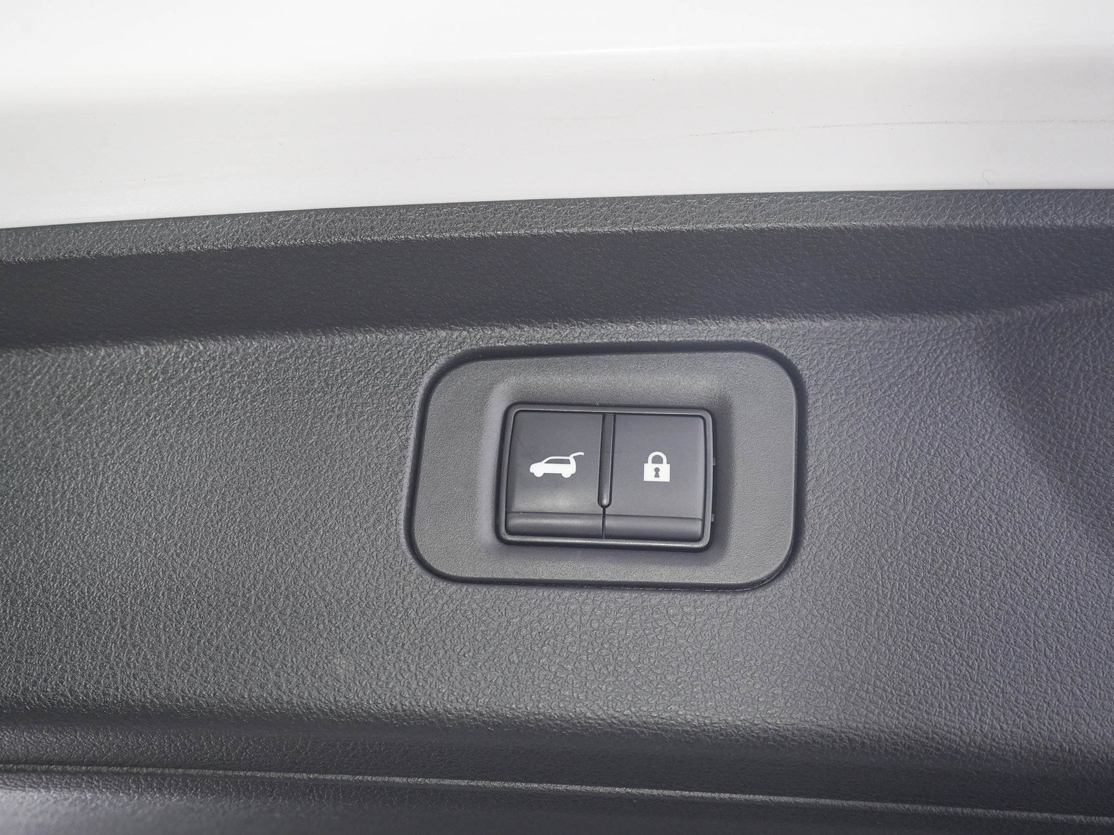 Used 2025 Nissan Armada SL w/ Captain's Chari Seat Package AWD/4WD image 11