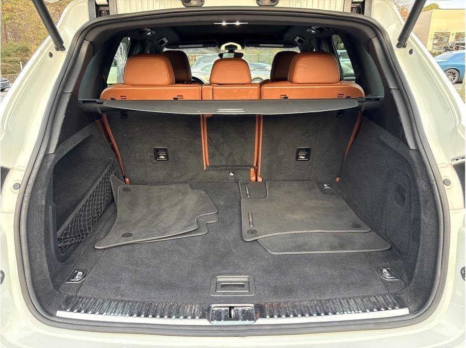 Used 2017 Porsche Cayenne Platinum Edition image 7
