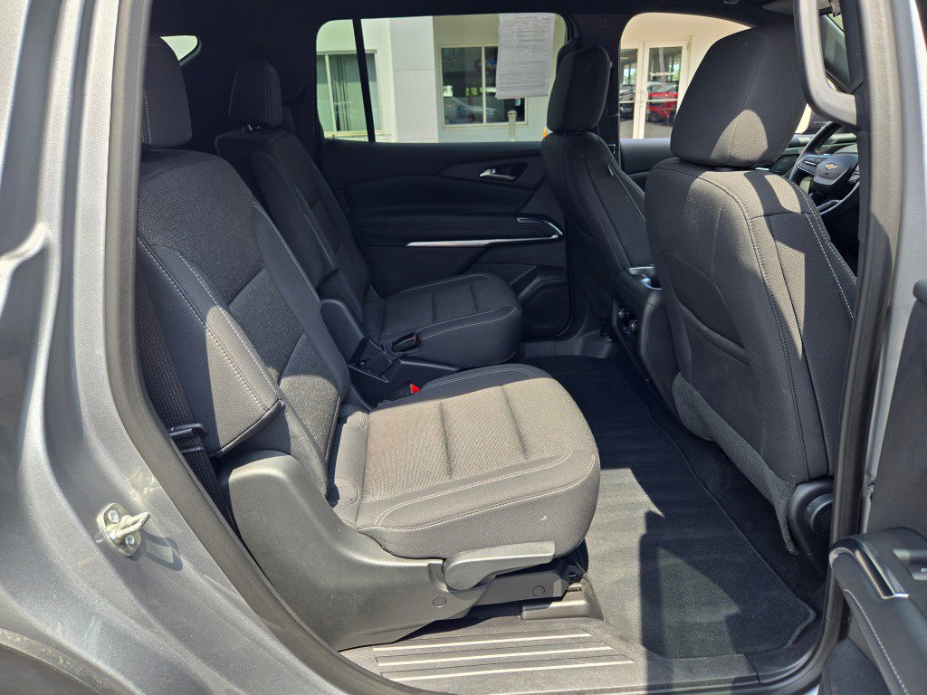 Used 2025 Chevrolet Traverse LT image 9