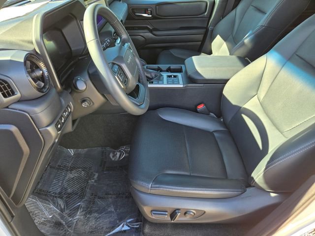 Certified 2025 Toyota Land Cruiser image 10