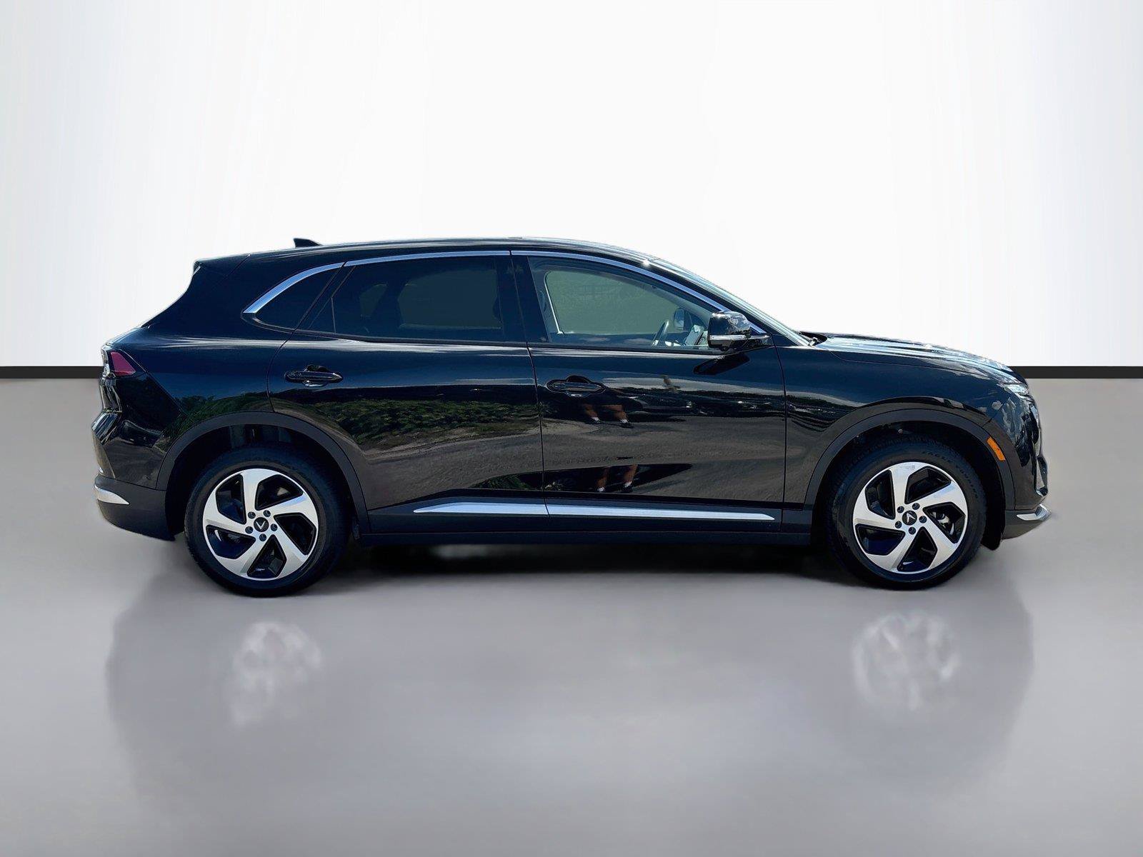 New 2027 VinFast VF 8 Eco AWD/4WD image 8