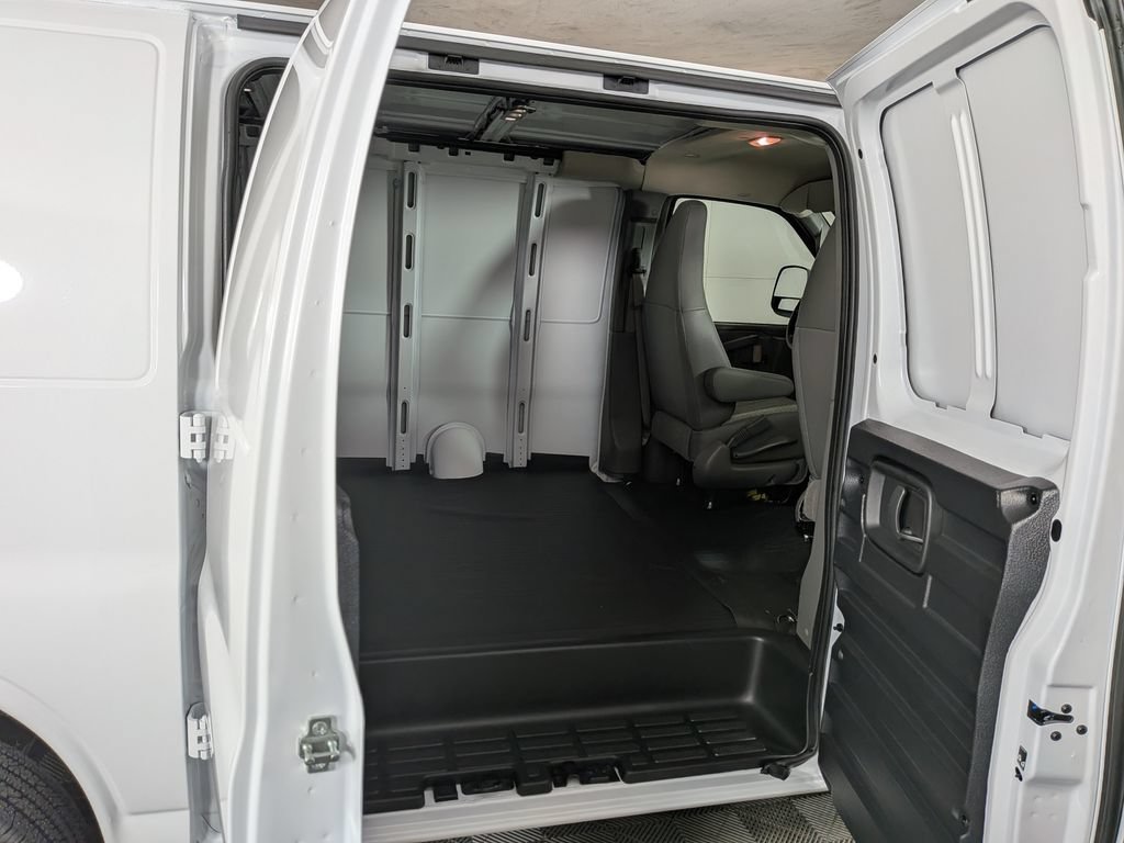 New 2026 Chevrolet Express 2500 w/ Driver Convenience Package RWD image 15
