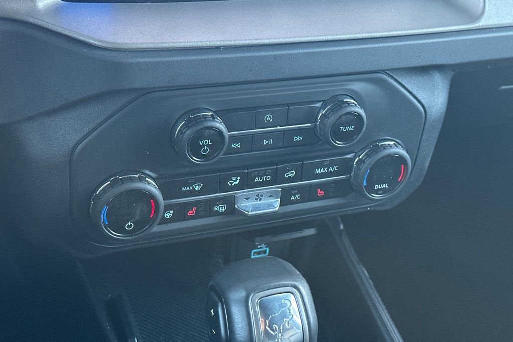 Used 2025 Ford Bronco Outer Banks image 23