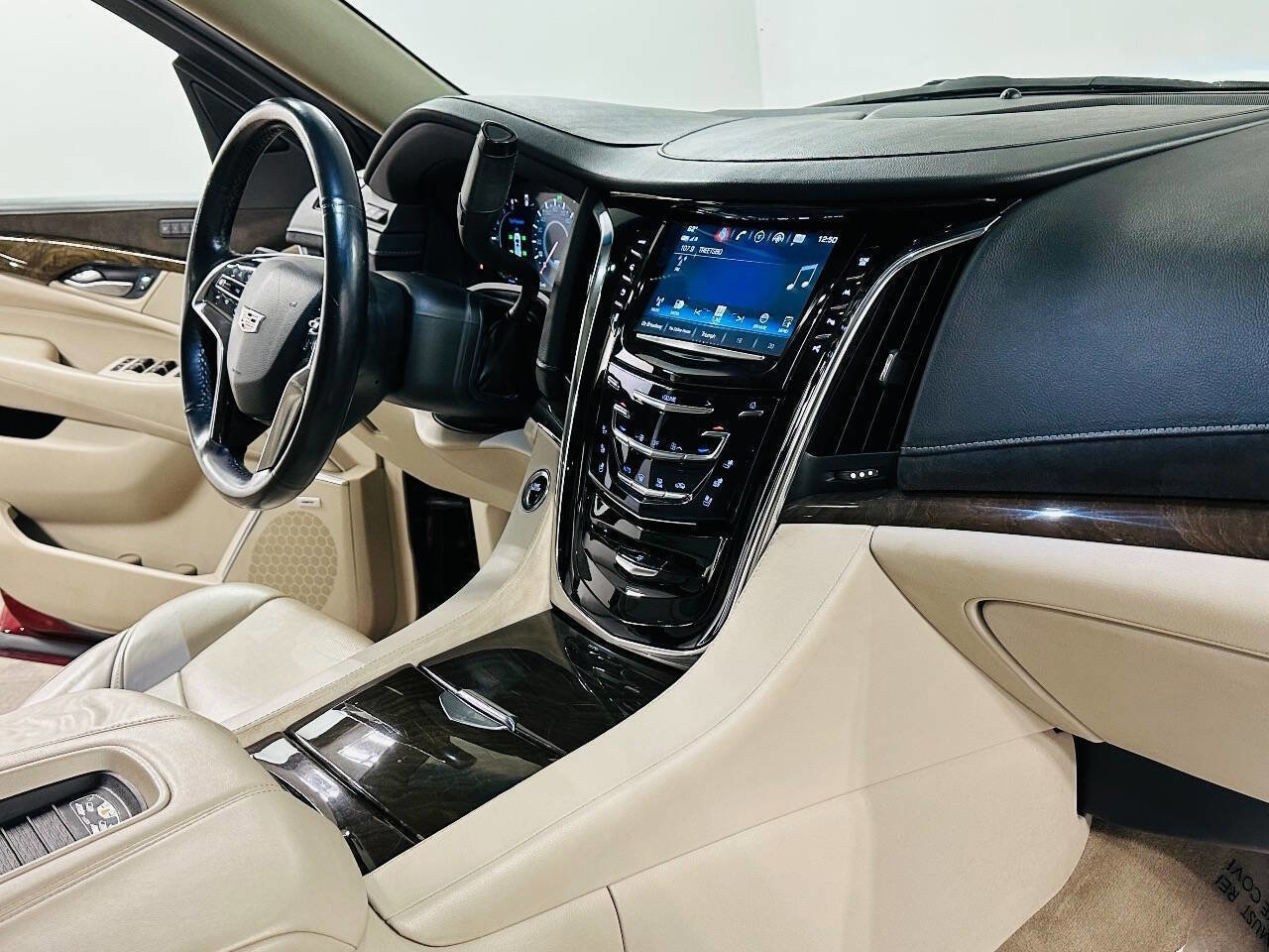 Used 2018 Cadillac Escalade ESV Premium Luxury image 9