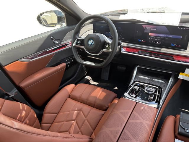 Used 2025 BMW i7 xDrive60 w/ Premium Package image 26