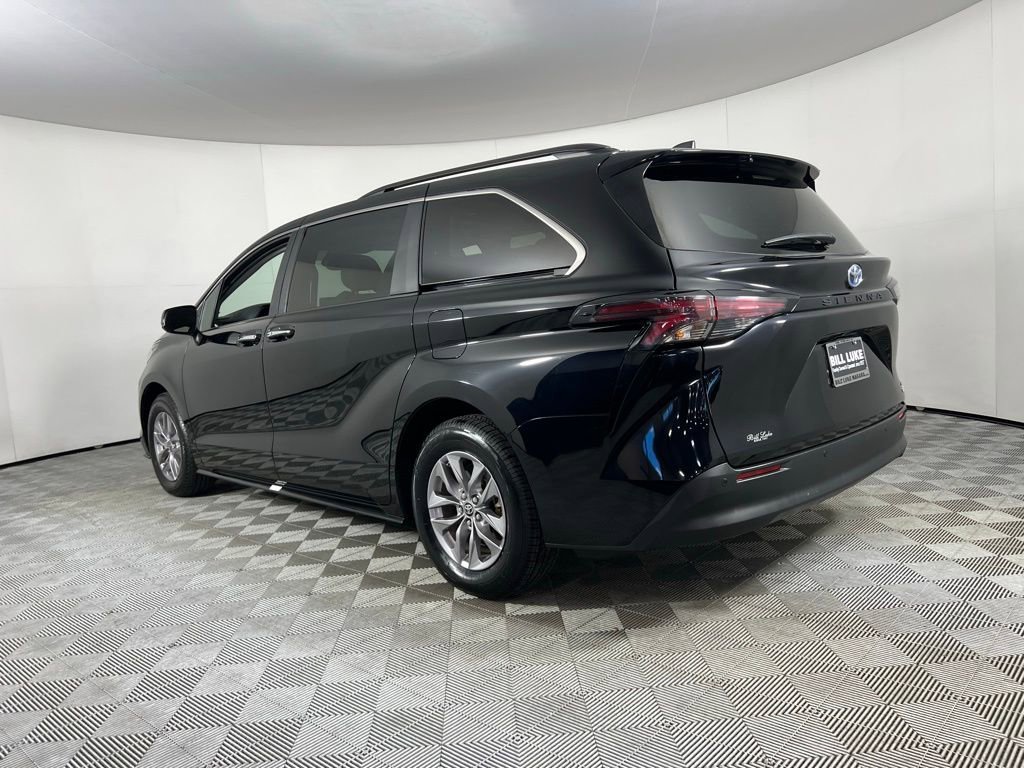 Used 2024 Toyota Sienna XLE image 8