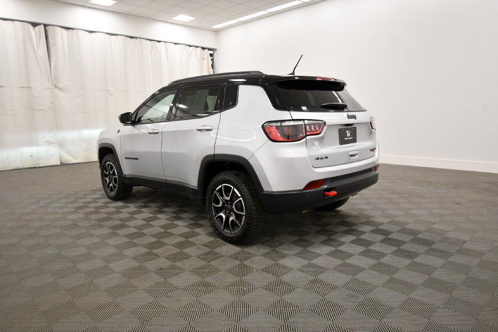 Used 2025 Jeep Compass Trailhawk AWD/4WD image 5
