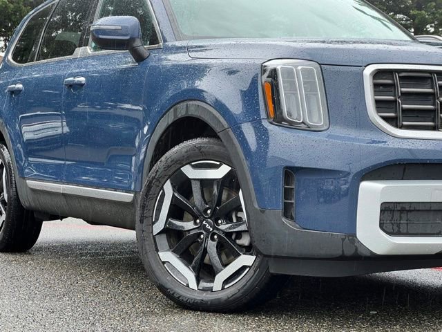 Certified 2025 Kia Telluride S image 2