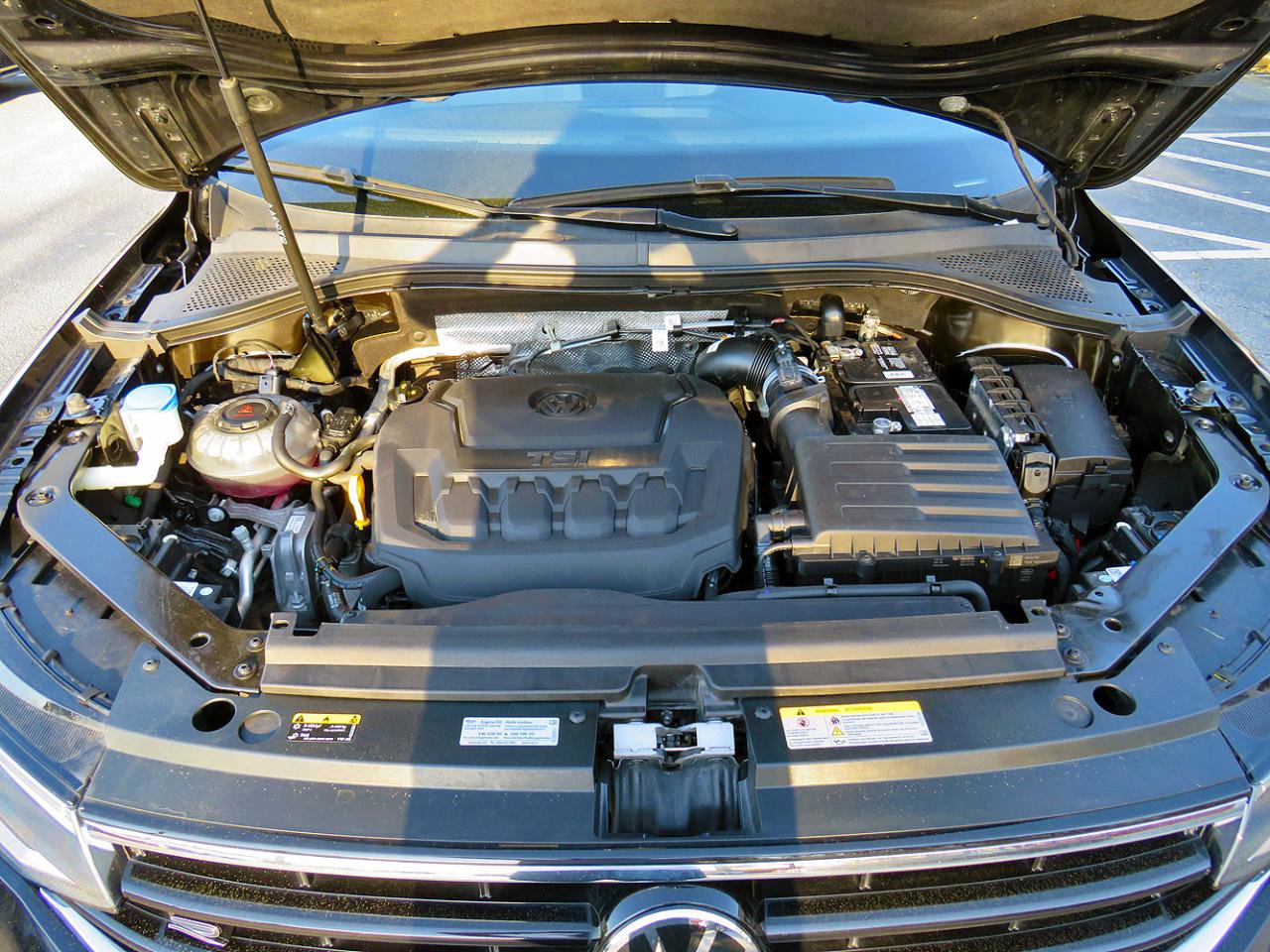 Used 2023 Volkswagen Tiguan SE R-Line FWD image 40