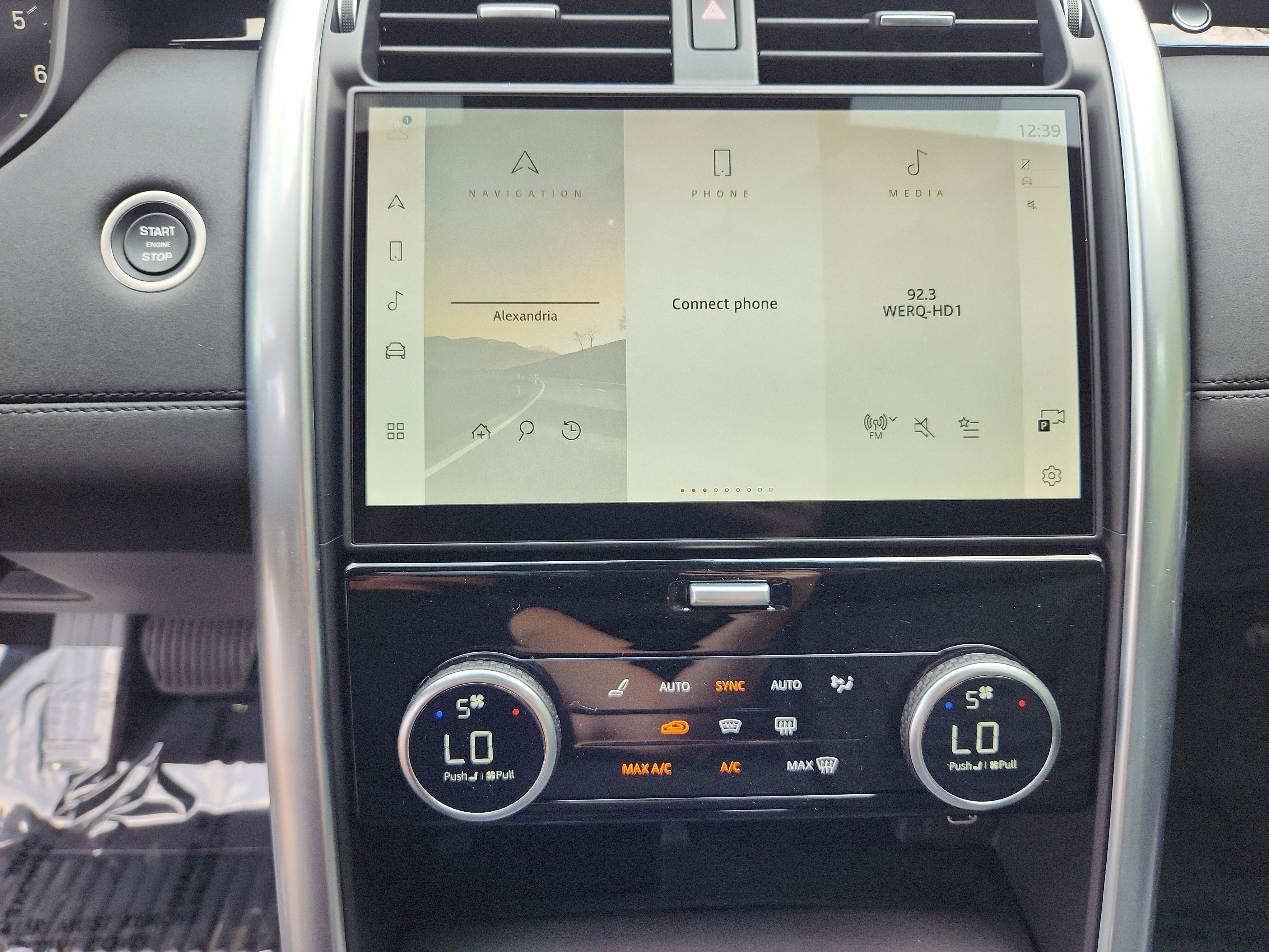 New 2025 Land Rover Discovery S image 17