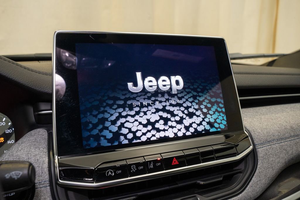 Used 2024 Jeep Compass Latitude image 12