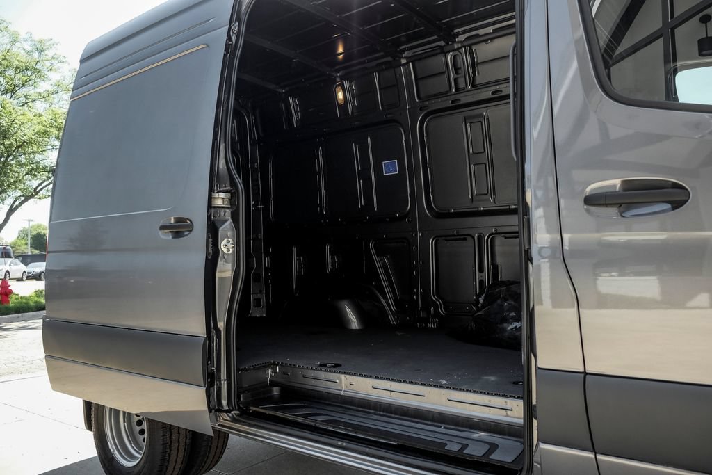 Used 2025 Mercedes-Benz Sprinter 3500 image 11