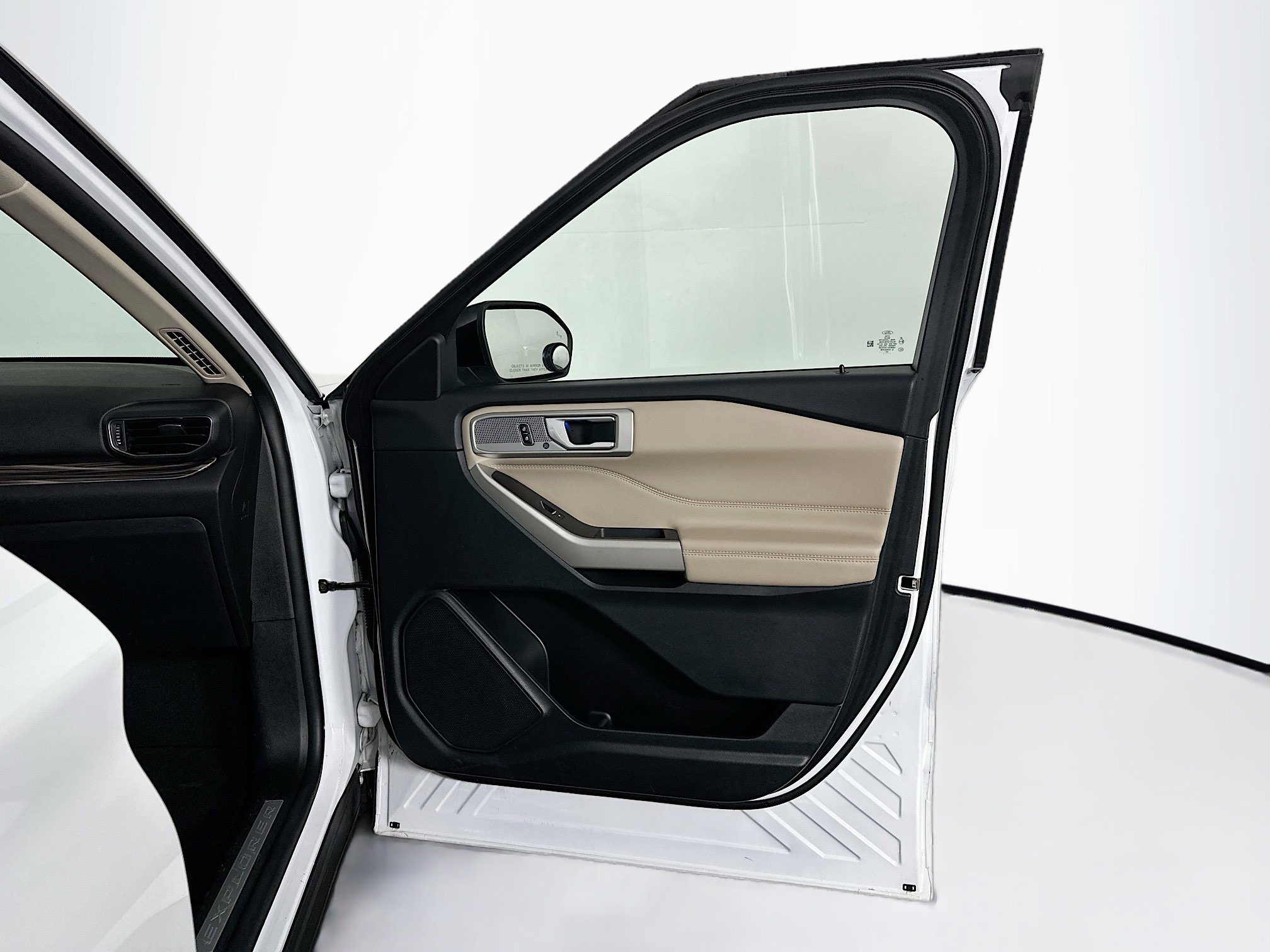 Used 2023 Ford Explorer Limited image 34