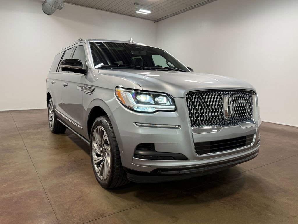 Used 2023 Lincoln Navigator Reserve image 30