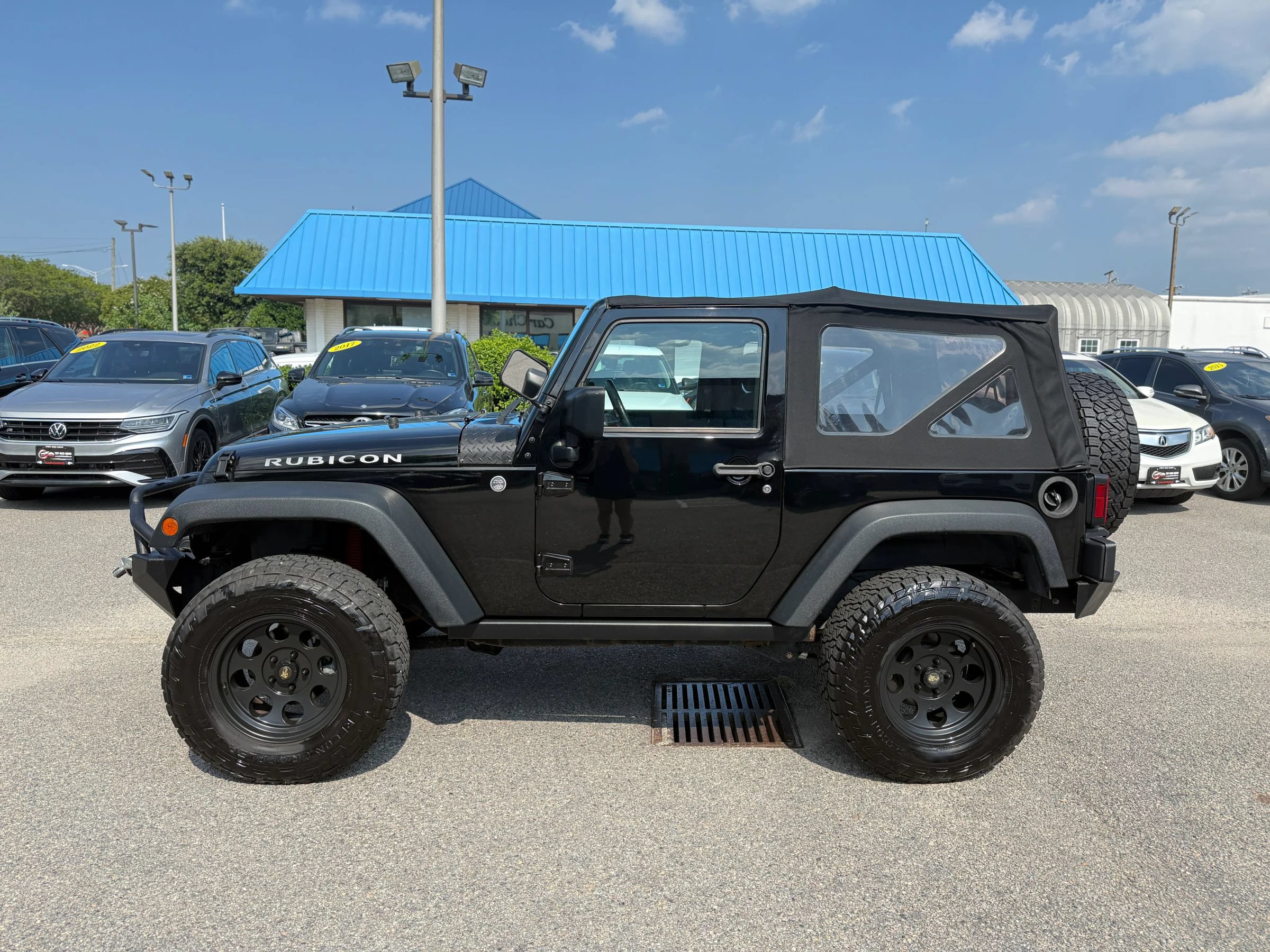 Used 2015 Jeep Wrangler Rubicon w/ Power Convenience Group AWD/4WD image 3