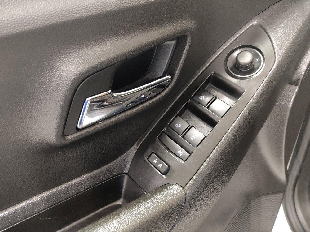 Used 2021 Chevrolet Trax LS w/ Tint and Cruise Package image 27