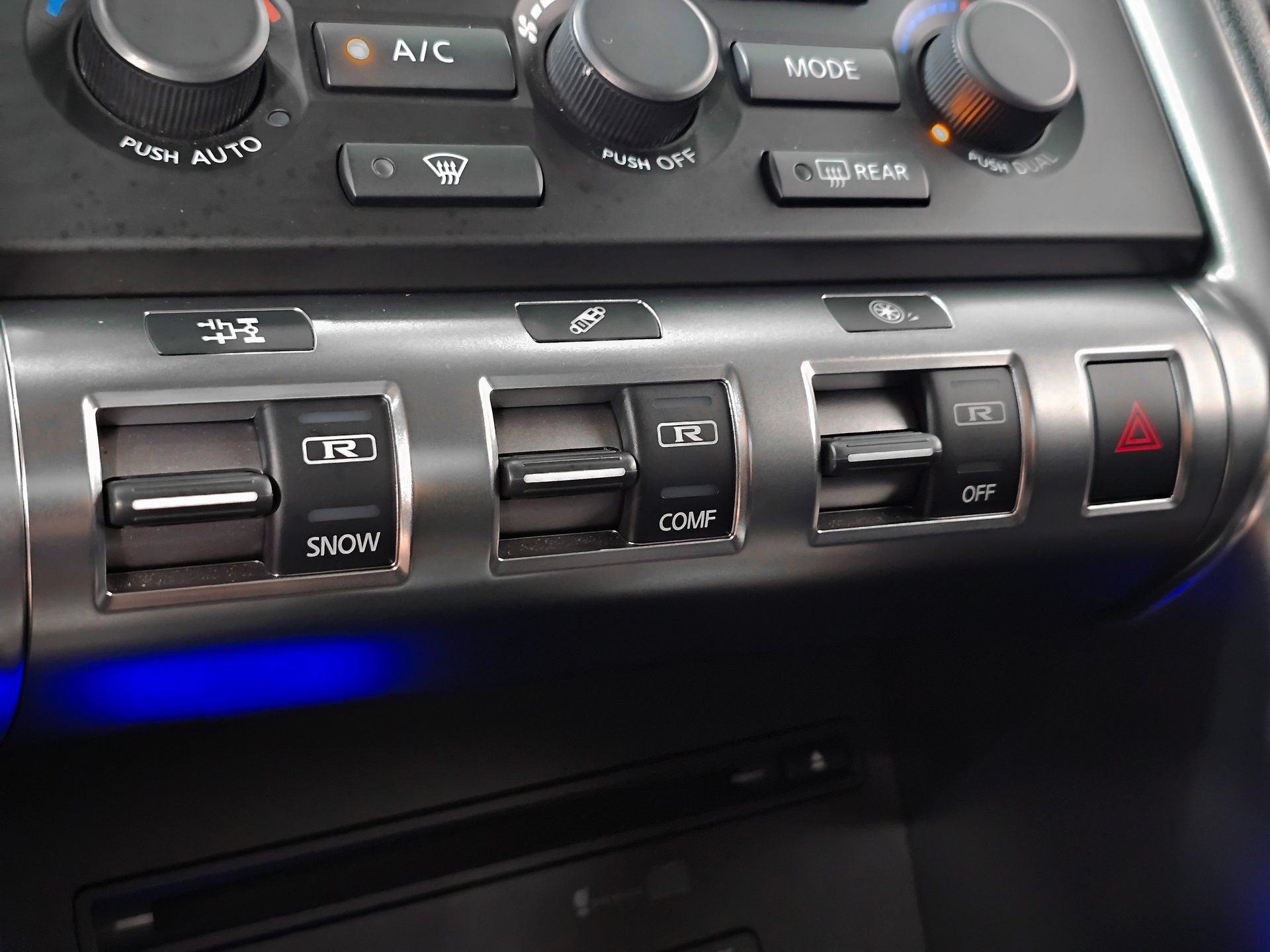 Used 2010 Nissan GT-R Premium AWD/4WD image 38