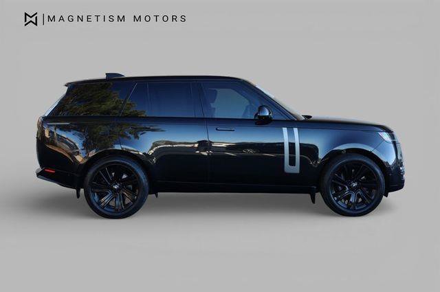 Used 2023 Land Rover Range Rover SE AWD/4WD image 2