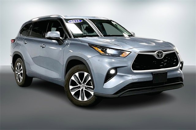 Used 2022 Toyota Highlander XLE image 1