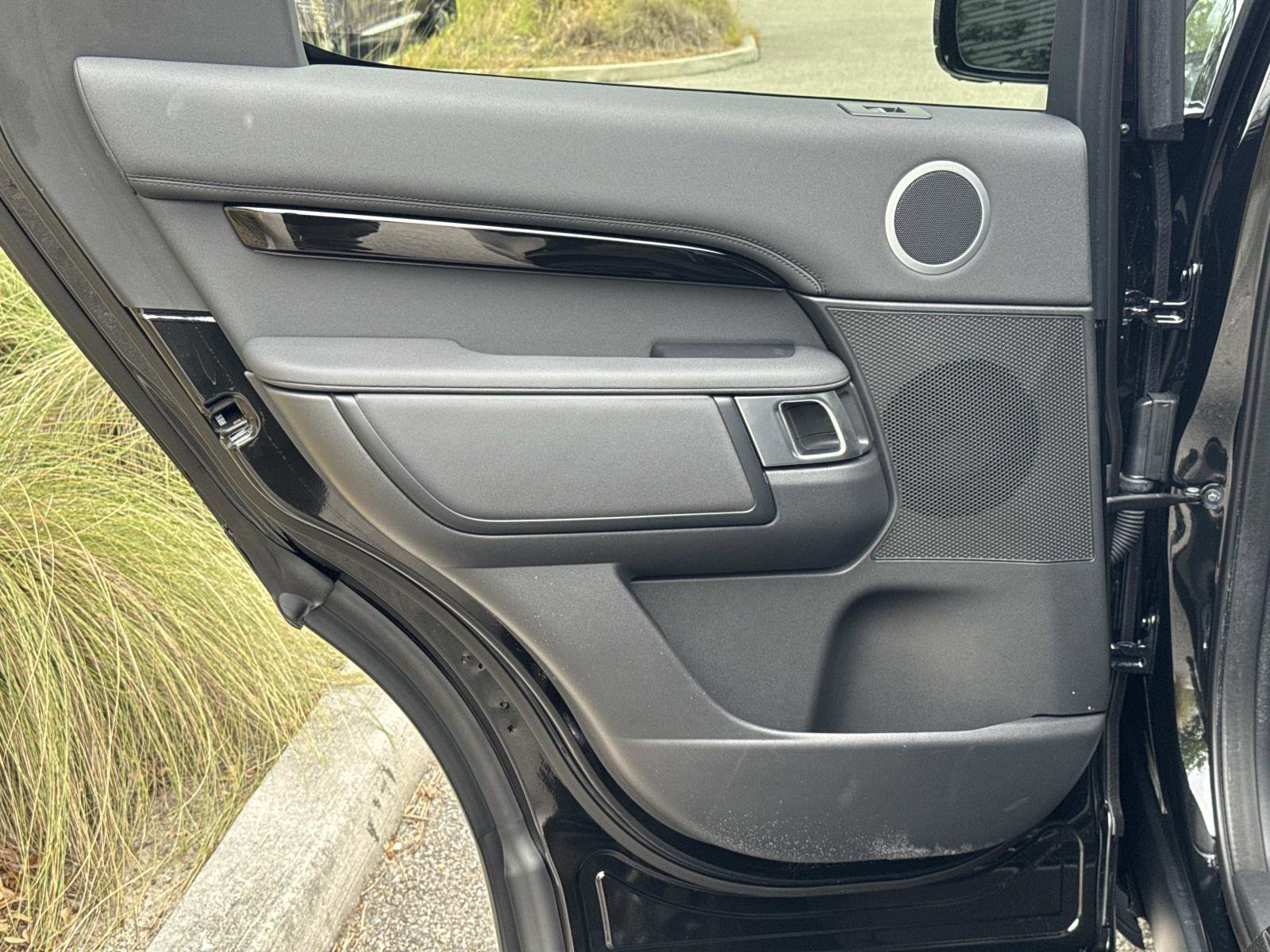 Certified 2025 Land Rover Discovery S AWD/4WD image 13