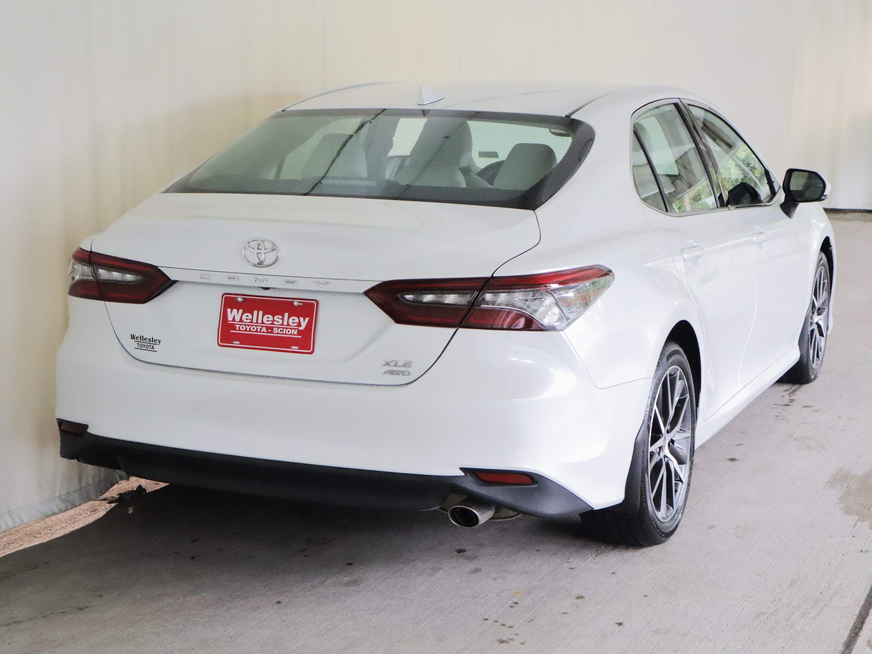 Used 2023 Toyota Camry XLE AWD/4WD image 6