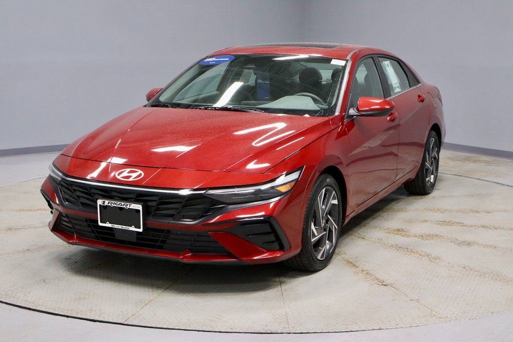 Certified 2025 Hyundai Elantra SEL image 12