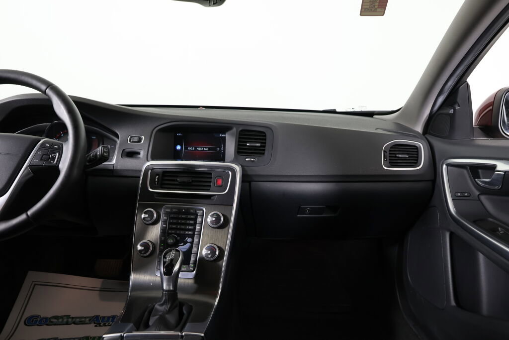 Used 2015 Volvo V60 T5 Premier image 29
