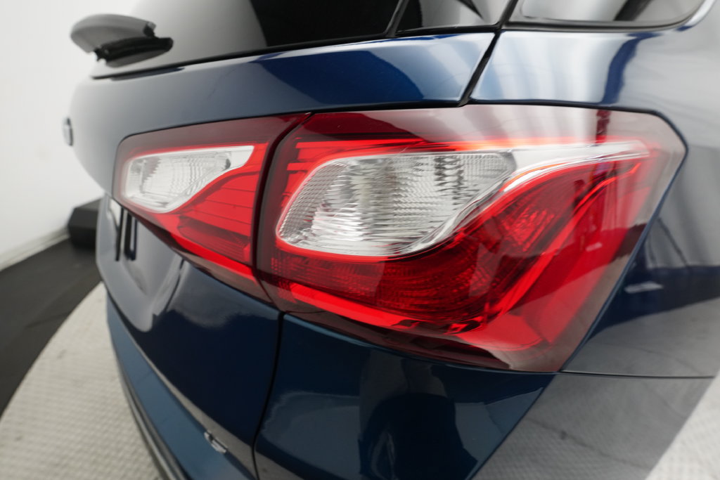 Used 2019 Chevrolet Equinox LT w/ Driver Convenience Package FWD image 31