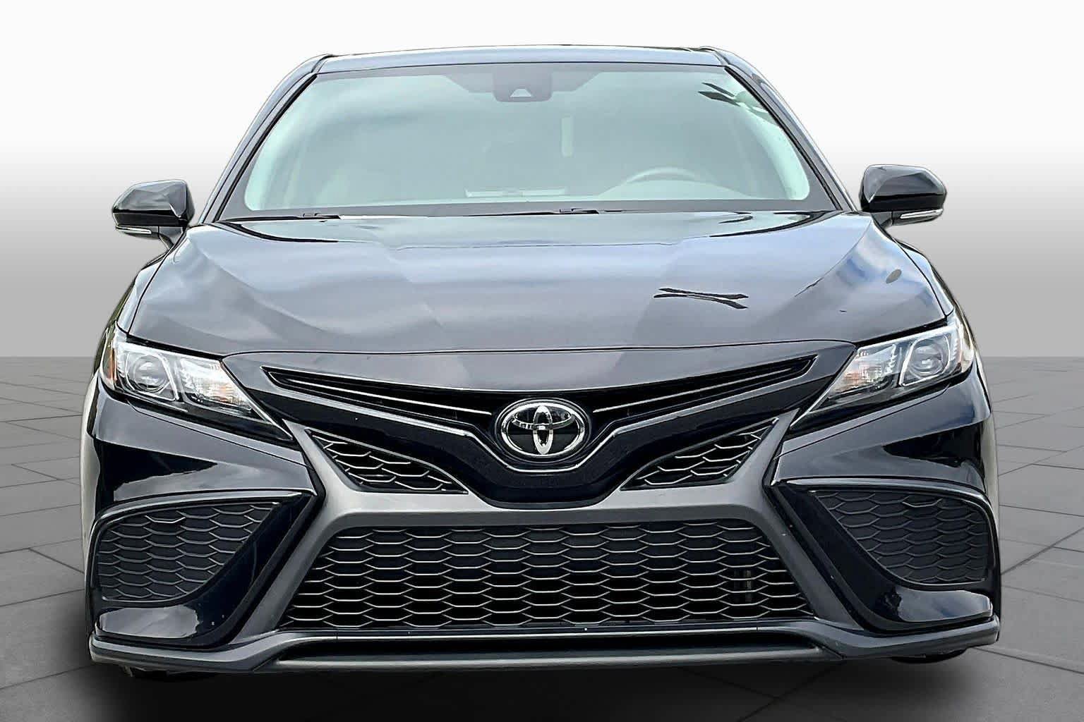 Used 2023 Toyota Camry SE FWD image 4